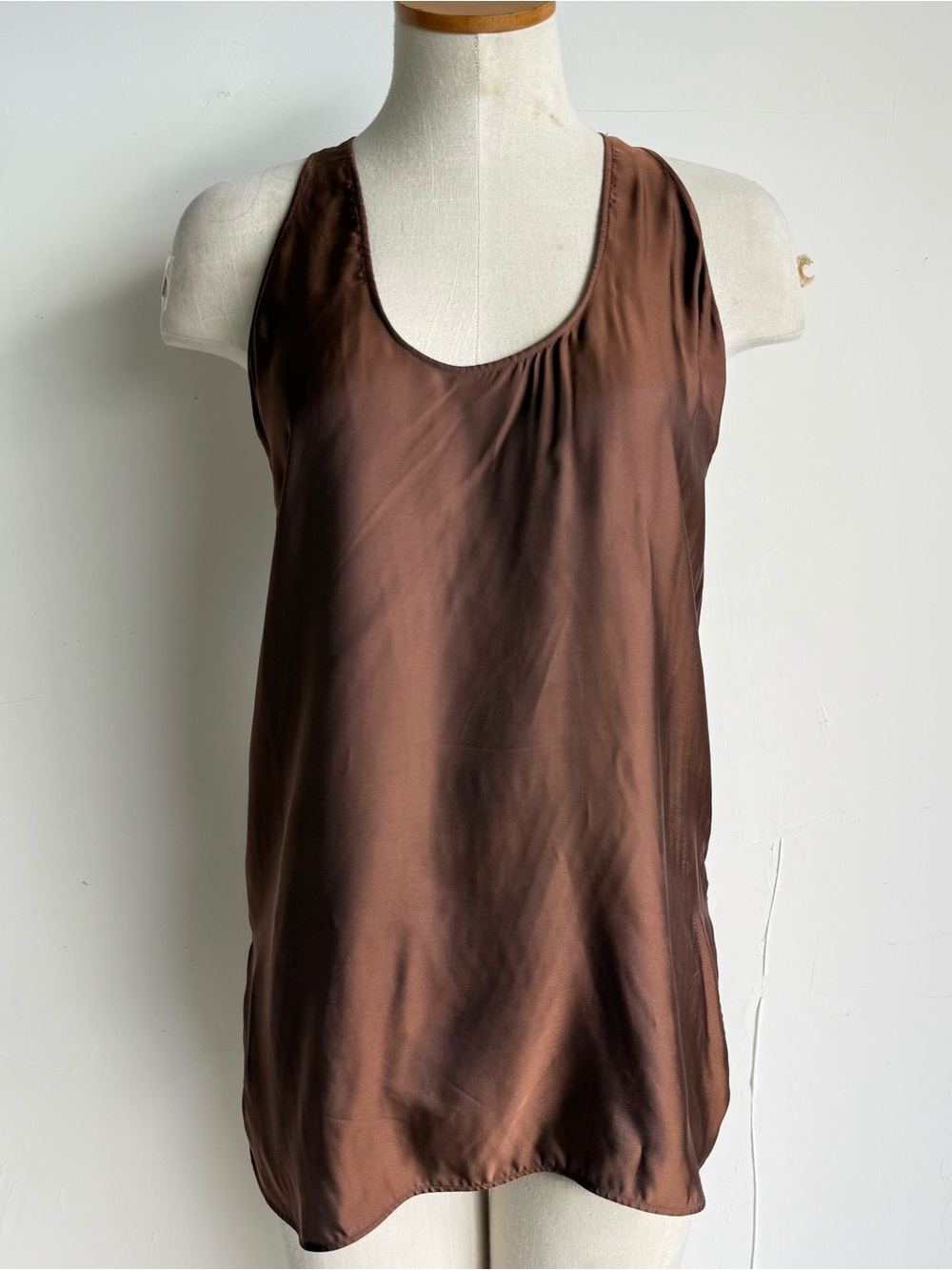 Gucci Tank Top SZ 40 Brown 40%silk 60%Rayon lightweight scoop Neck Made in Italy